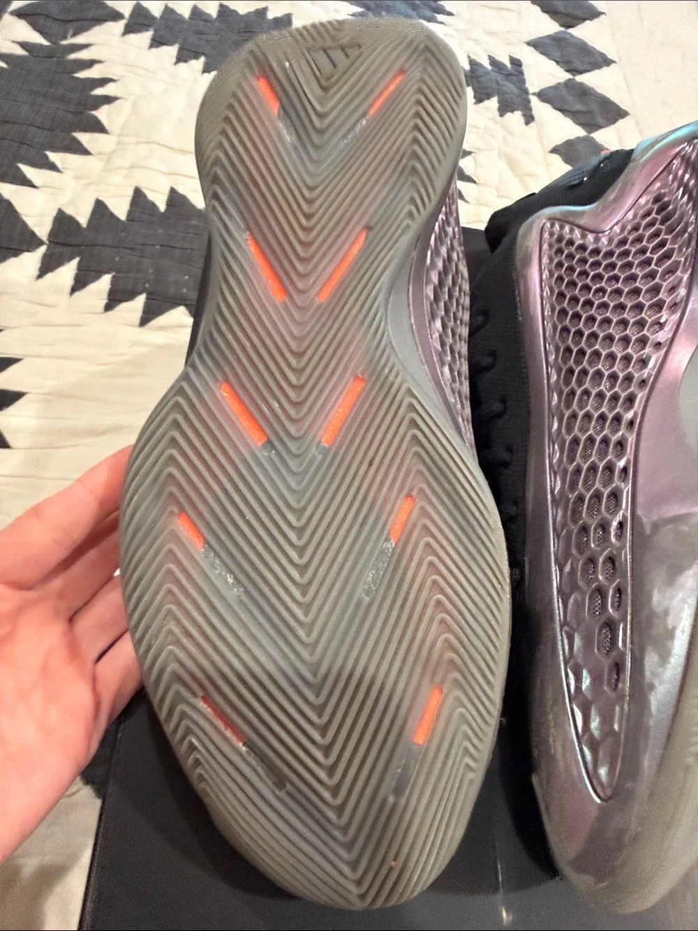Men’s A.E. 1 basketball shoes, size 9